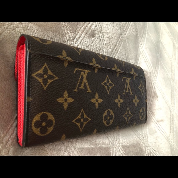Louis Vuitton Sarah wallet - authentic - Picture 2 of 12